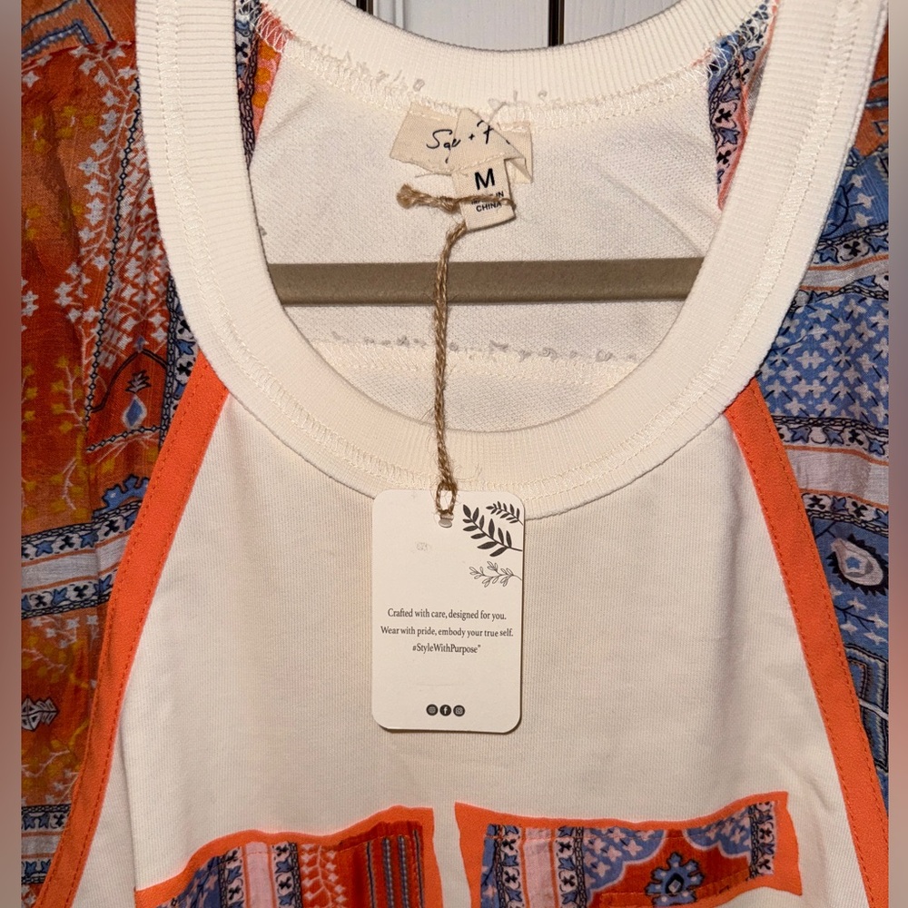 Sage + Fig Women’s White and Orange Graphic Top - Picture 3 of 4